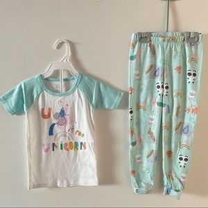 New Girls Unicorn snug fit pajamas set size  12-18 ,2T, 3T